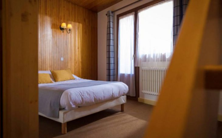 Chamois Lodge, Les Deux Alpes, Double Bedroom